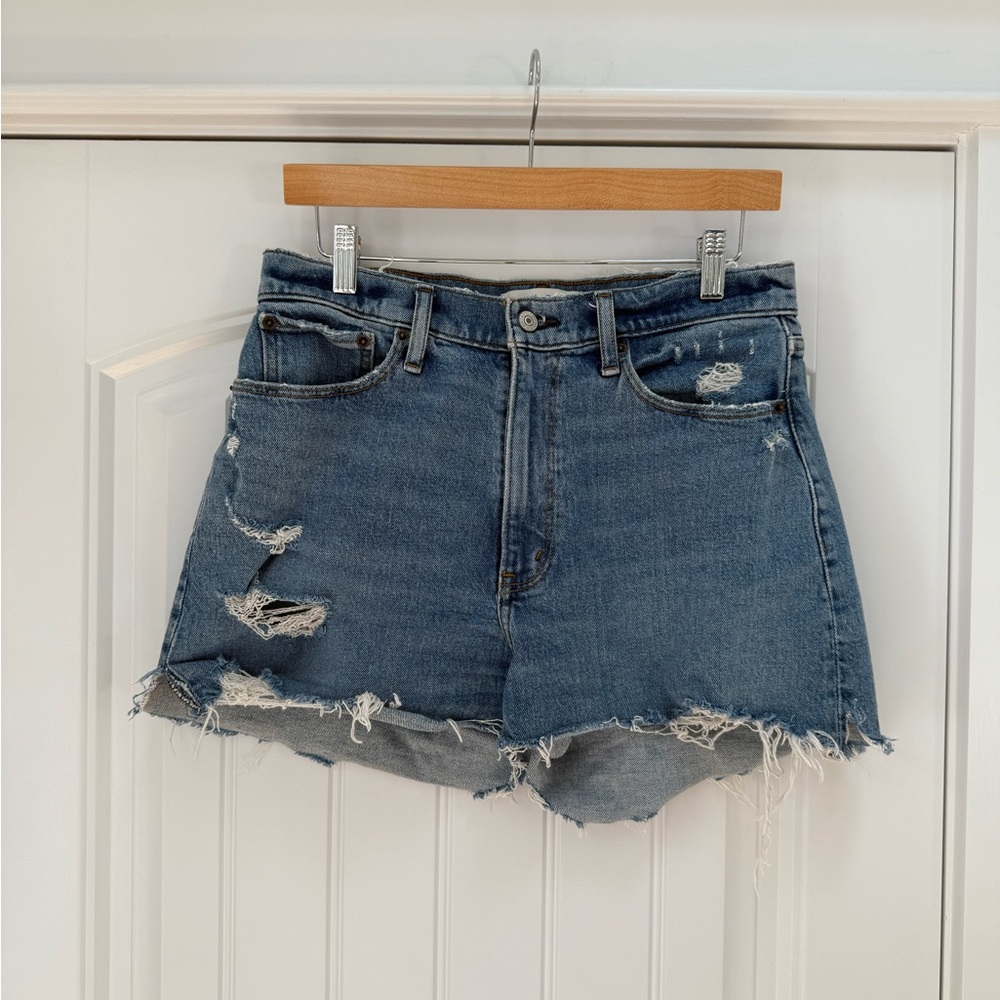 Abercrombie & Fitch “The 4 inch Mom Short” High Rise- Curve Love (6/28)